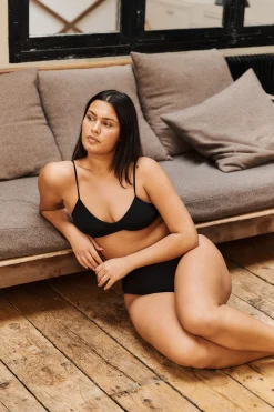 Ysé Triangle Nouveau monde^ Les Soutiens-Gorge